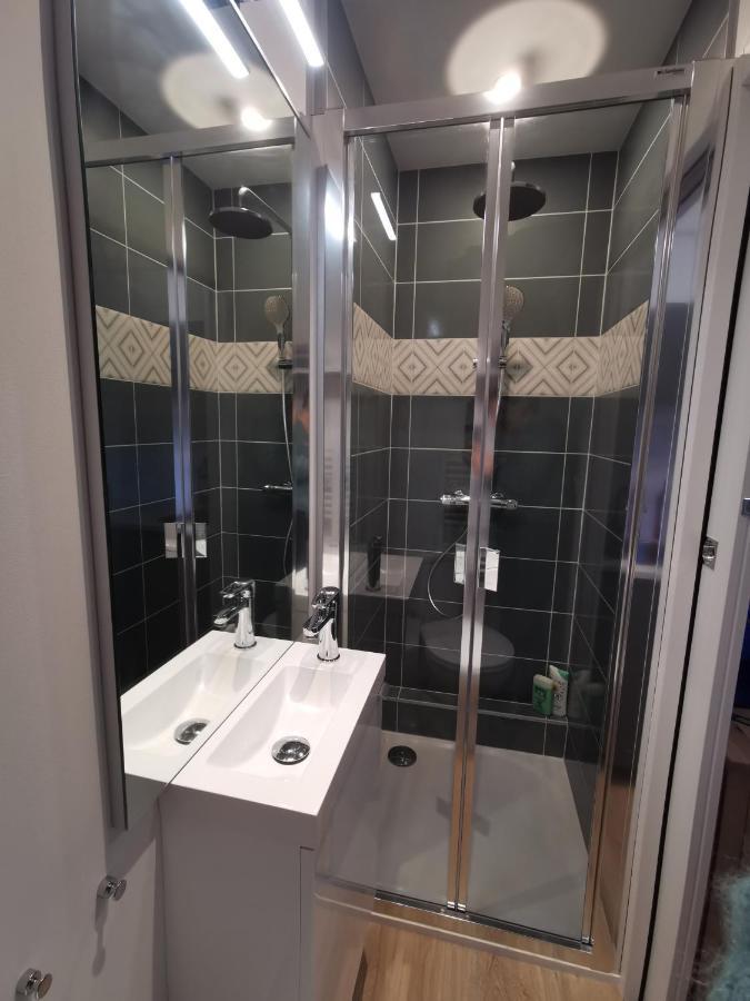 Studio En Duplex Dans Un Hotel Particulier Кан Екстериор снимка